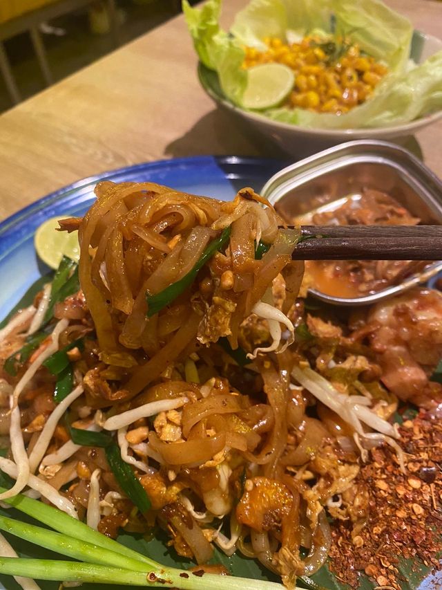 上班攰到爆💥 約舊同事食泰國菜🇹🇭 放鬆下😌
