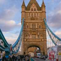 🏴󠁧󠁢󠁥󠁮󠁧󠁿 A Stroll Across Tower Bridge: London's Iconic Landmark