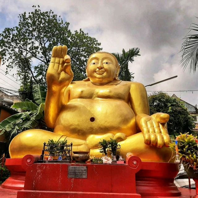สักการะพระเจ้าสองสี ที่วัดมุงเมือง