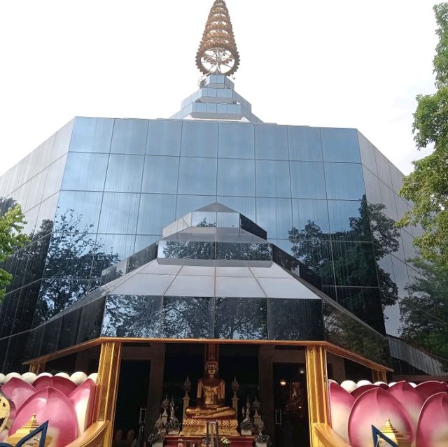 ปราสาทจตุรมุขพุทธภูมิ อุโบสถแก้ว