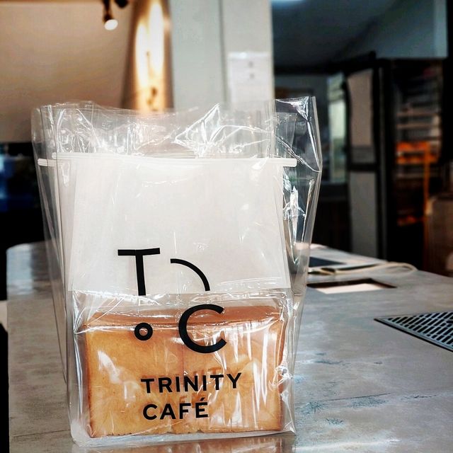 Trinity คาเฟ่ ที่มี Bakery ดีงาม