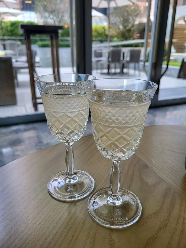 低調而高貴的酒店大堂酒廊午餐