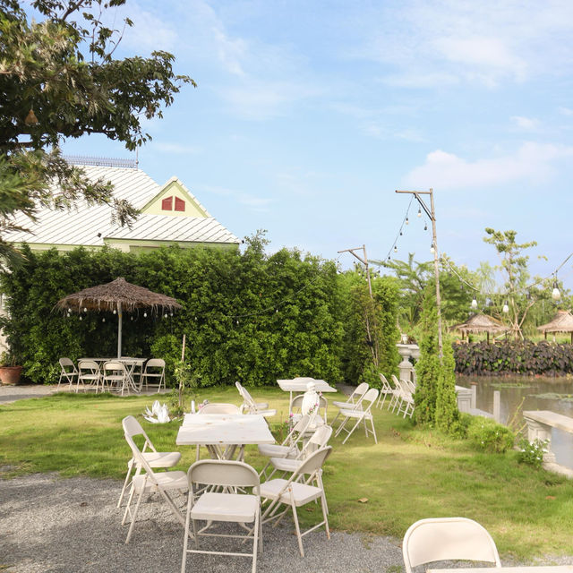 ถวายบัว Thawai Bua Cuisine & Cafe