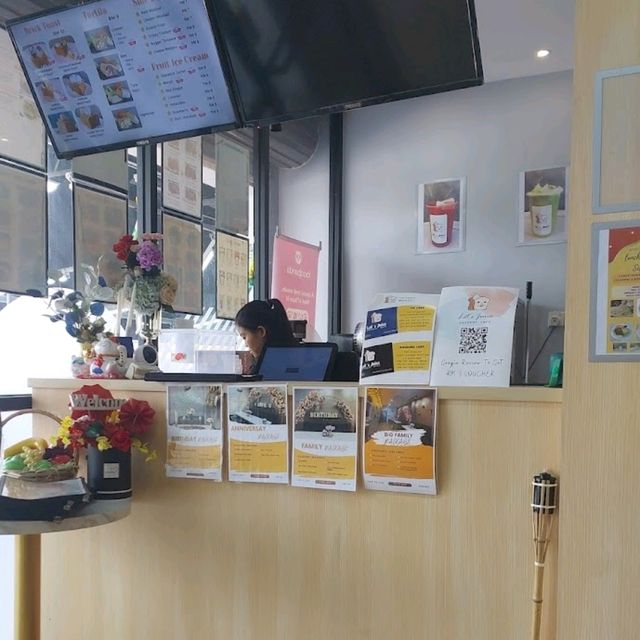 Lets Juice Dessert Cafe