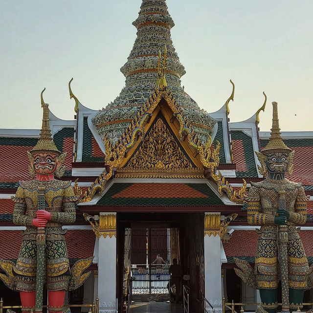 Experience the grandeur of Thailand’s royal heritage at the Grand Palace – where history comes alive