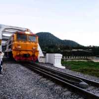ชมรถไฟ สะพานโค้งสถาปตยกรรมตะวันตก