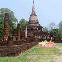ชมเมืองโบราณ ที่อุทยานประวัติศาสตร์กำแพงเพชร