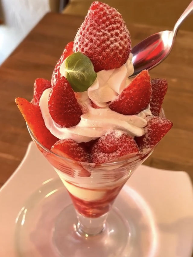 【福岡カフェ】BIGサイズの季節のパフェが美味しかったカフェ🍓