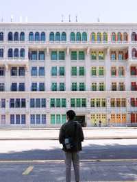 ตึกสีสันสดใส old hills street police station