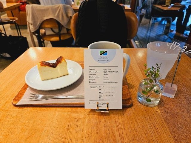 A nice and cozy cafe for afternoon tea at Shibuya, WHITE GLASS COFFEE