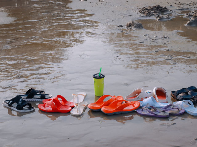 เล่นน้ำทะเลที่ “หาดชะอำ“ 🏖️