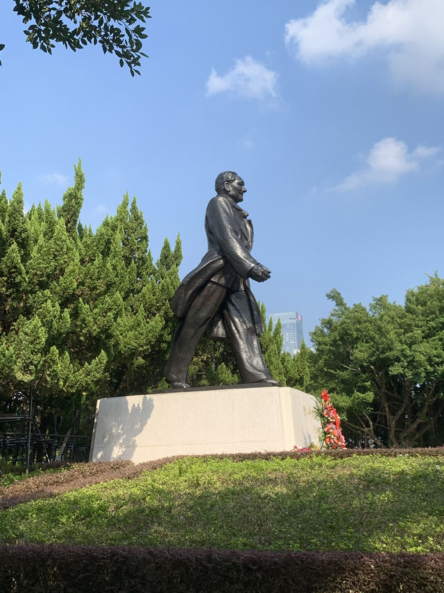 "探索深圳鄧小平塑像，感受改革開放的偉大時刻"