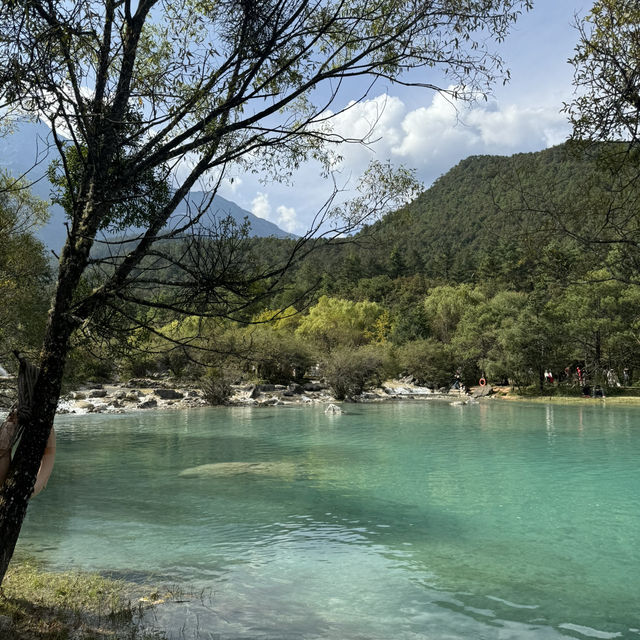 The Bluest lake I’ve ever seen. This is not Switzerland, this China.