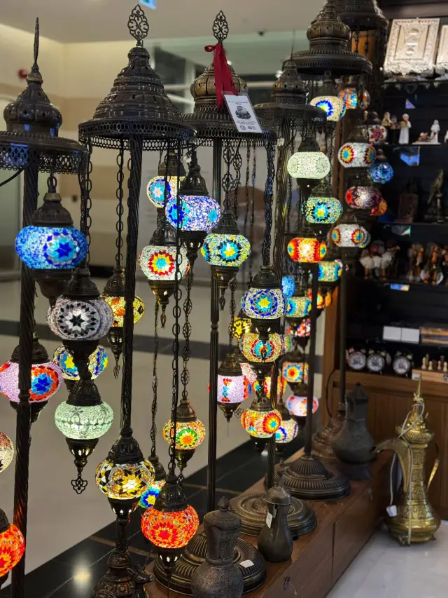 🚶🏻‍♂️ Souvenir Shop by the Mosque