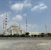 Review of the Sheikh Zayed Mosque in Fujairah free guided tour. 