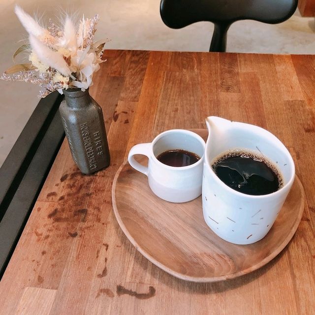 nice looking cafe