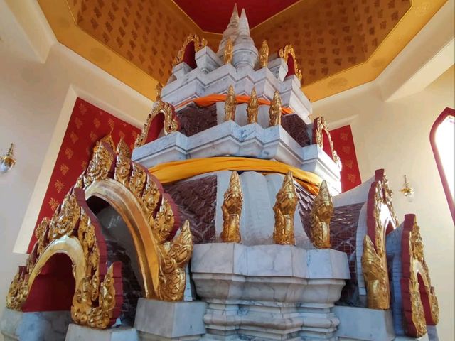 พระบรมธาตุเจดีย์ ตั้งอยู่บนยอดดอยสูงสุดของแม่สลอง