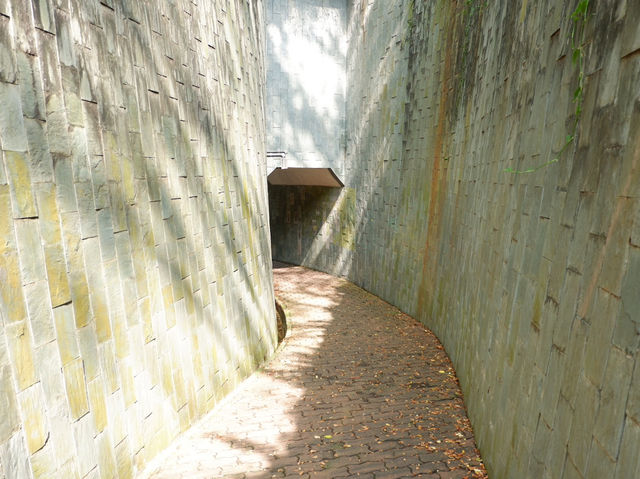 เดินเล่นในสวนที่ Fort Canning Park