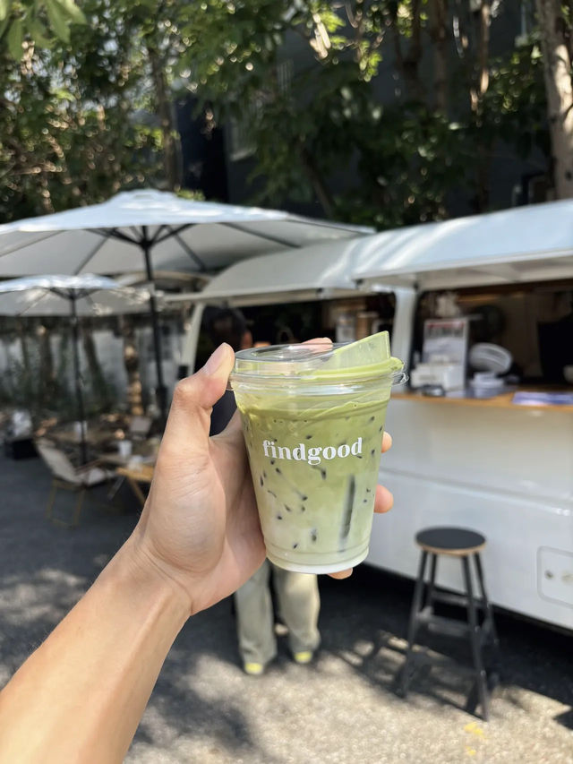 ร้านกาแฟในรถตู้ชิคๆ เท่ๆ ที่ฉะเชิงเทรา