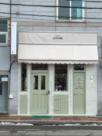 이색적인 복권 카페 ‘클로버’