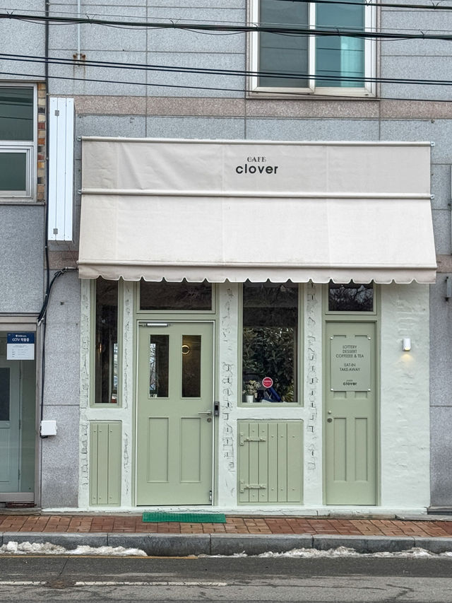 이색적인 복권 카페 ‘클로버’