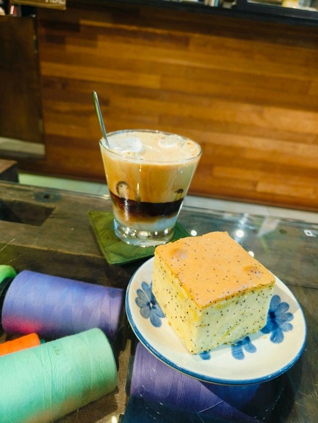 A Cozy Retreat at Cong Caphe
