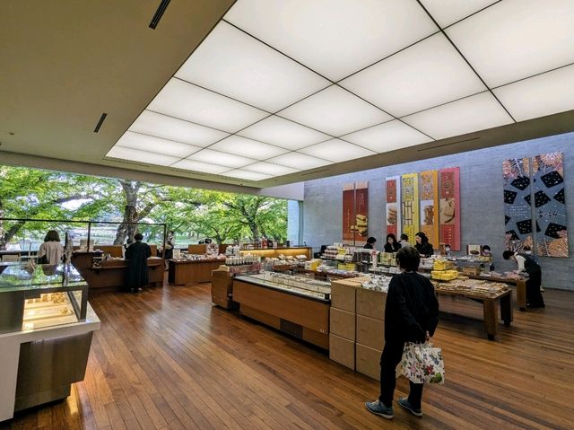 來六花亭 tea time 兼 shopping：六花亭-五稜郭店