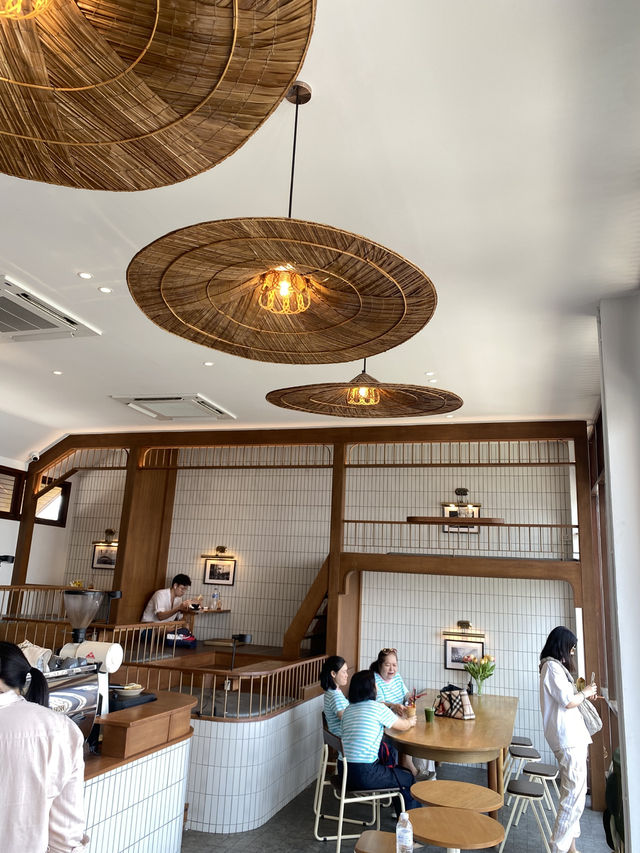 รีวิว เกี๊ยวหนองบัว ร้านอาหารริมน้ำ vibes ดี 🫶🏻✨