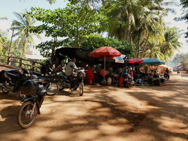 Kampong Phluk Boat Dock: A Journey to the Floating World