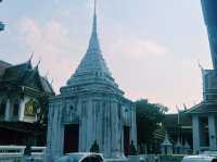 泰國曼谷著名寺廟景點：阿農卡蘭寺Anongkharam Worawihan Temple。阁楼式的寺庙，適合拍照打卡觀光旅遊！