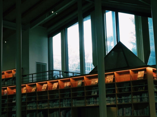 本×カフェ×アート📚📖 武雄のオシャレ図書館でくつろぎ時間☕✨
