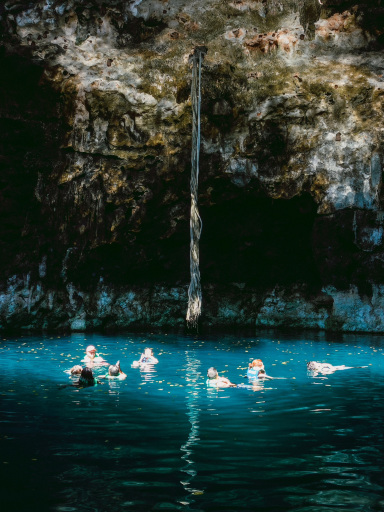 幻想的すぎるセノーテ🩵 Cenote Santa Bárbara | Trip.com Homun