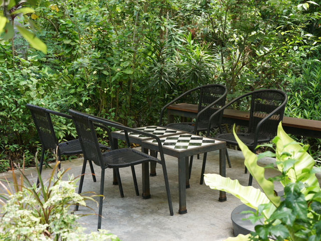 คาเฟ่ในสวนมะพร้าว ที่ Gansdal Amphawa 