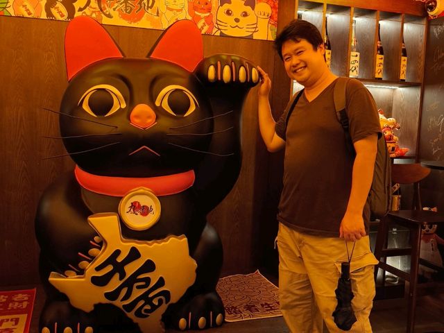 【尖沙咀居酒屋探秘】九十番地：超巨型招財貓打卡！🐱 瓦片牛肉蕎麥麵一食兩味🍜