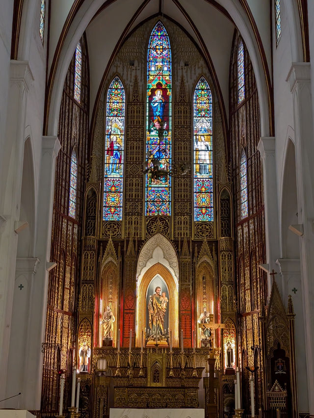 🇻🇳 St. Joseph’s Cathedral in Hanoi: Gothic Serenity Amid Scooters and Street Noise ⛪️