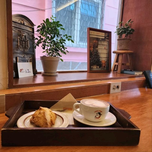 LISTEN PAGE CAFE
