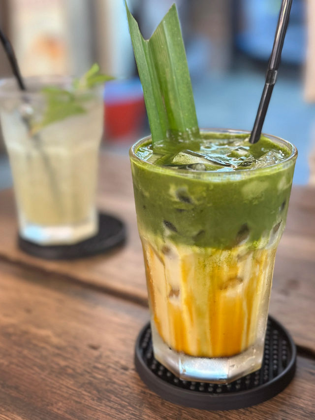 The Stolen Cup – A Vintage Café Gem on Jonker Street