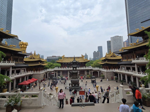 พาชมวัดโบราณเก่าแก่ของเซี่ยงไฮ้ Longhua Temple