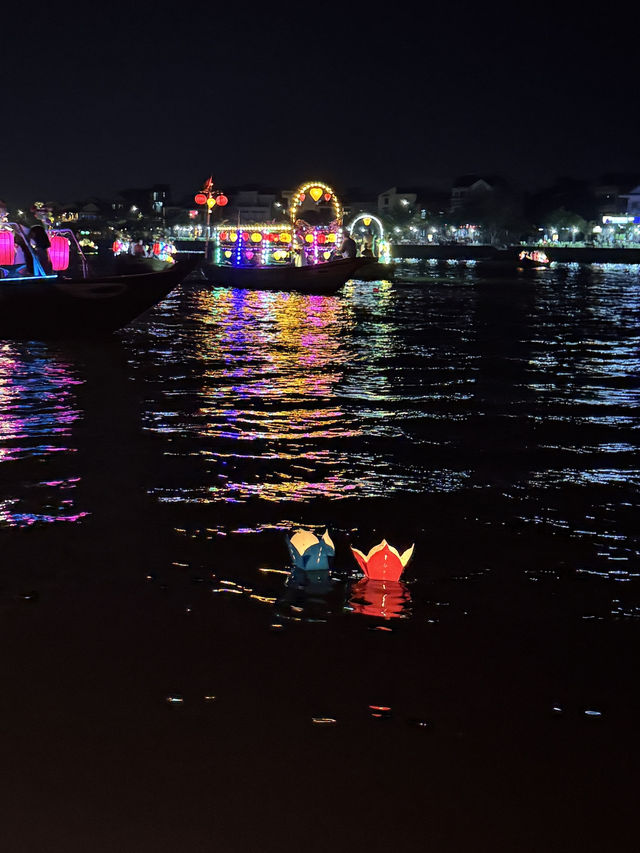 【ベトナム🇻🇳ホイアン】ホイアンのランタン流し体験
