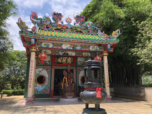 赤色❤️が映える中華系のお寺🛕