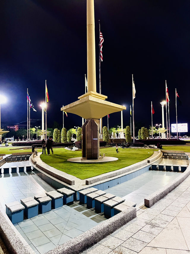 Putra Square: The Iconic Heart of Putrajaya