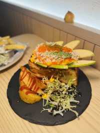「🍳大圍hit爆Cafe！全日早餐+爆餡吐司｜人均$200歎足半日✨」  