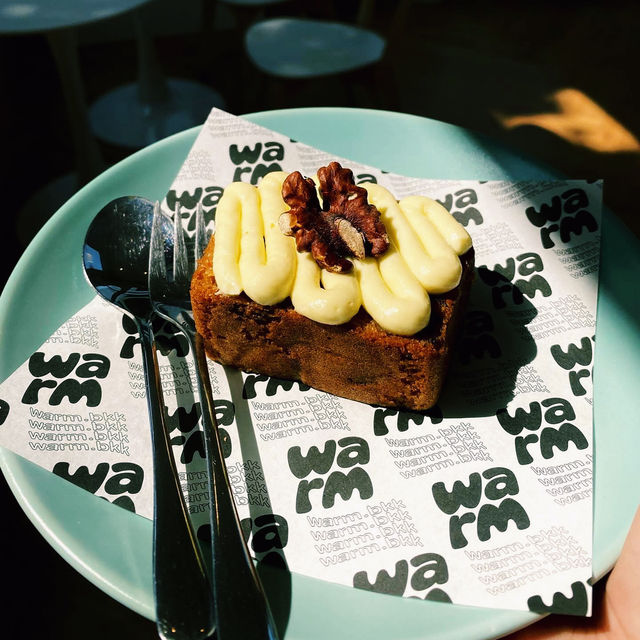 Warm.bkk : คาเฟ่สไตล์มินิมอลอบอุ่น