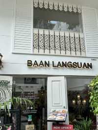 Stopped by Baan Langsuan for lunch today