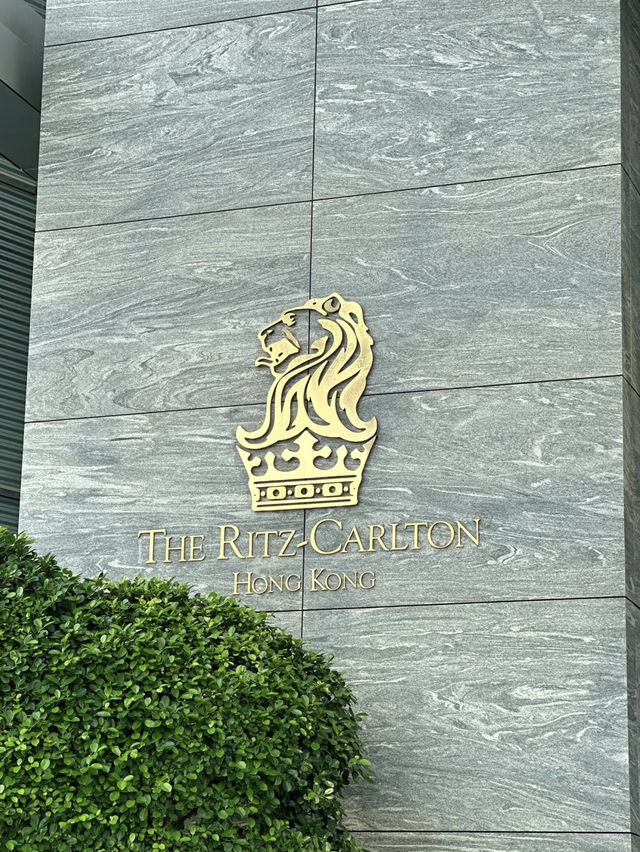 可以俯瞰整個香港景色的奢華酒店🏨