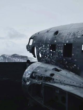 ✈️ 冰島飛機殘骸｜Sólheimasandur Plane Wreck — 荒涼沙灘上的神秘廢墟