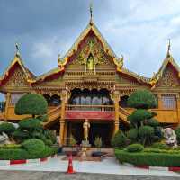 สักการะพระพุทธชินราชจำลองที่วัดสายไหม