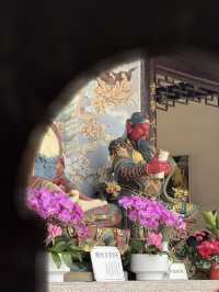 Serene temple next to busy Taikoo Li