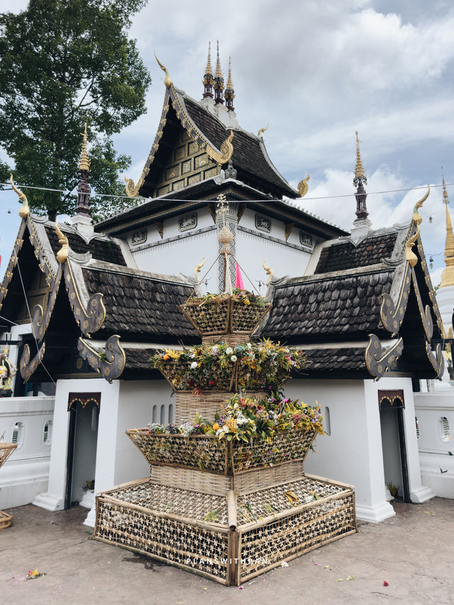ประเพณีใส่ขันดอกบูชาเสาอินทขีล ปี 2568