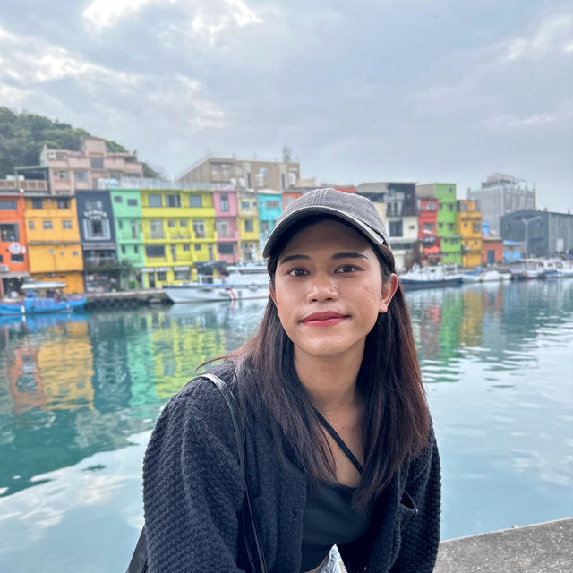 📸 เที่ยวเมืองท่าเรือสายฝน ชมตึกหลากสี @จีหลง 🌈